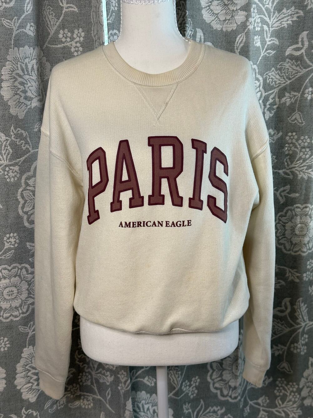 American Eagle XXS cream Paris graphic crewneck sweatshirt burgundy collegiate
